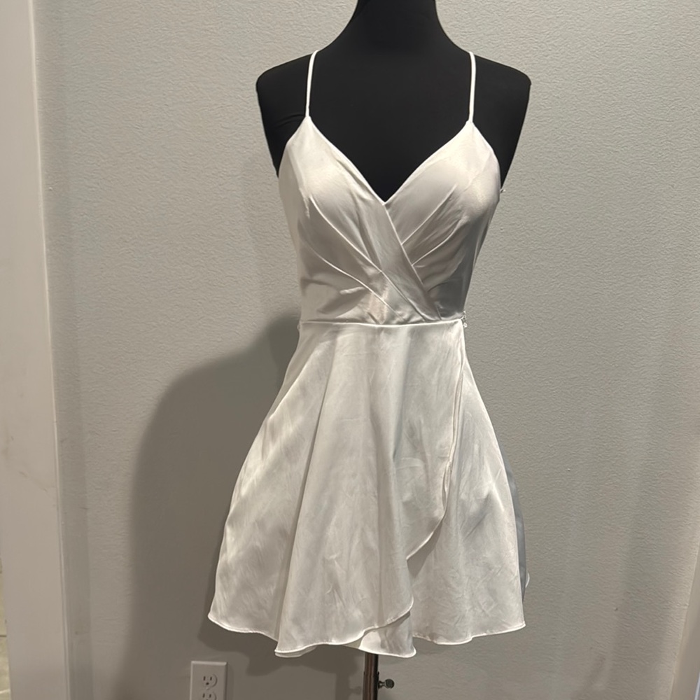 Elegant White Backless Dress